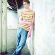 Prezent dla mężczyzny Przewodnik po męskim stylu według Levi’s® i Celestine Cooney! Marka Levi’s® odświeżyła niektóre ze swoich najbardziej popularnych modeli spodni, dzięki czemu od razu poczujesz, że zimowa chandra odchodzi w zapomnienie!...