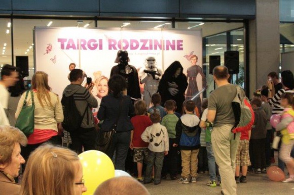 TARGI RODZINNE SKROJONE NA MIARĘ – CZEGO SZUKAJĄ RODZICE?