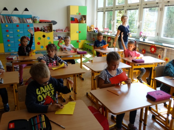 Programowanie od pierwszej klasy podstawówki - Pierwszaki ze Społecznej Szkoły Podstawowej nr 11 w Białymstoku uczą się programowania. Ale też gotują, grają w szachy i biorą udział w zajęciach interaktywnych w galeriach, teatrach i muzeach.