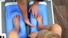 Jak zadbać o stopy dziecka? - Stopy dziecka kształtują się głównie do piątego roku życia. Jeśli w tym czasie zostaną zaniedbane, w późniejszym okresie mogą sprawić wiele problemów.