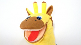 Pomoce logopedyczne Moowi z nową pacynką - Żyrafka dołącza do rodziny Moowików