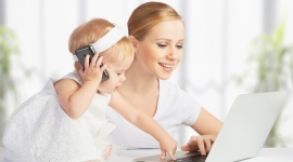 Dziecko na oku i kontakt z nianią. Tak działa ten gadżet - Kontrola dziecięcego pokoiku, podgląd pracy niani, stały kontakt z domem. Te zalety oferuje urządzenie, które właśnie debiutuje w Polsce. Do jego obsługi wystarczy telefon z systemem Android lub iOS.