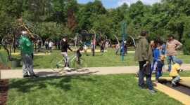 Otwarcie Parku Trampolin i eko warsztaty na Bielanach - W ubiegłą niedzielę 15 maja br. przy ulicy Marymonckiej 34 na warszawskich Bielanach odbył się wiosenny piknik z okazji otwarcia Parku Trampolin na Akademii Wychowania Fizycznego.