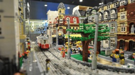 Wystawa Lego w Gliwicach dłużej - W związku z ogromnym zainteresowaniem wystawę budowli z klocków Lego w gliwickiej Europie Centralnej będzie można oglądać do niedzieli 19 lutego. Na odkrycie czeka 2 500 metrów pełnych niezwykłych budynków i postaci oraz strefa zabaw z wieloma atrakcjami dla małych i dużych