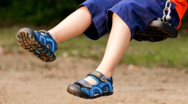 O dziecięcych sandałach słów kilka - Czas najwyższy rozejrzeć się za dziecięcymi sandałkami! Kanadyjska marka Kamik przedstawia trzy modele, które doskonale sprawdzą się w czasie wakacyjnych przygód.