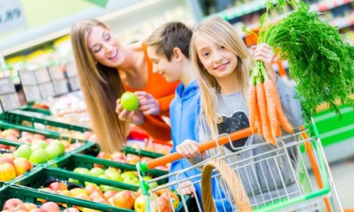 Nauka gospodarowania żywnością. Jak przekazać dzieciom pozytywne wzorce?