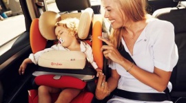 Bezpieczne dziecko podczas letniej podróży - Marka CYBEX przygotowała kilka wskazówek, jak w bezpieczny sposób podróżować z dzieckiem.