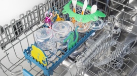 Nowa zmywarka Baby Care od Indesit - Narodziny dziecka są jednym z najpiękniejszych wydarzeń w życiu rodziny, ale jednocześnie nie da się zaprzeczyć, że przynoszą spore zmiany. Przy całej uwadze zwróconej na maluszka, zostaje znacznie mniej czasu na obowiązki domowe.