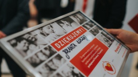 Znana odzieżowa marka C&A pomaga w sfinansowaniu rehabilitacji - ​5 tysięcy… EURO – to kwota, jaką Fundacji „Pomóż Im” podarowała sieć odzieżowa C&A.