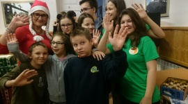 Białostoccy uczniowie wsparli niepełnosprawne dzieci - Dziesięć ogromnych paczek wręczyli uczniowie Zespołu Szkół Społecznych Fundacji Edukacji „Fabryczna 10” niepełnosprawnym dzieciom ze Specjalnego Ośrodka Szkolno-Wychowawczego w Białymstoku.