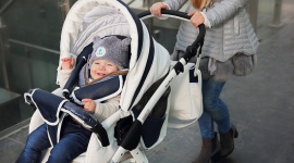 Mama wie lepiej: Spacer w markecie lub galerii handlowej z niemowlakiem? - Niektóre mamy, chcąc odreagować tygodnie spędzone w domu po porodzie lub czując potrzebę wyjścia do ludzi i odzyskania utraconej „niezależności”, chętnie wybierają się na spacer z niemowlęciem do galerii handlowej.
