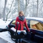 Dziecko w samochodzie – uwaga na skutki przegrzania!