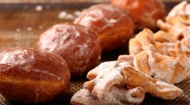 Tłusty Czwartek w wersji dla malucha - Tłusty Czwartek ma w Polsce długą tradycję. Dzieci też mogą, a nawet powinny świętować ten dzień. Nie musi to jednak oznaczać konieczności zaserwowania im 20 tłustych pączków.