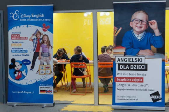 Wesoła nauka angielskiego. Bezpłatne lekcje w Bytomiu - Do you speak English? Pierwsi mali uczestnicy zajęć z języka angielskiego w Agorze Bytom mogą już odpowiedzieć „Yes, I do”. Popularny cykl „Angielski dla dzieci. Odkrycia i wynalazki” trwa jeszcze do końca lutego. Udział w nim jest bezpłatny.