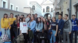 Francuscy licealiści w Białymstoku. Sezon wymian językowych - Lekcje języka i historii w praktyce, a przy tym interesujące przyjaźnie -uczniowie I SLO w Białymstoku od lat uczestniczą w wymianach językowych. Teraz goszczą uczniów i nauczycieli z Francji, a w czerwcu pojadą nad Loarę z rewizytą