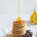Przepis na pyszne, pachnące placuszki bananowo-jaglane à la pancakes.