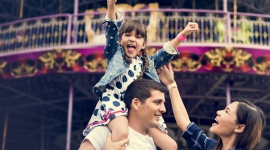 Aktywna rodzina, bliskie relacje - Mamy deficyt rodzinnych rozmów, wycieczek, zabaw. Brakuje nam poczucia jedności, które dają wspólne przeżycia i działania. Dlatego trzeba do nich zachęcać, pokazując, jak wspaniale potrafią wzmocnić relacje w rodzinie.