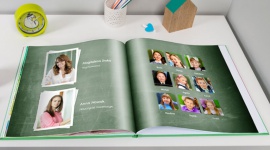 Fotoksiążka szkolna – wspaniała pamiątka i pomysł na prezent - Koniec roku szkolnego wzbudza wiele emocji wśród uczniów. Nie chodzi jednak o nagrody za dobrą naukę czy inne wyróżnienia, ale o zakończenie pewnego etapu w życiu.