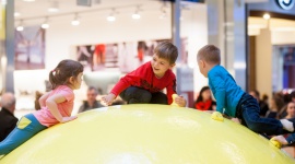 Wakacyjne przygody dla najmłodszych w Port Łódź Junior - Dla dzieci to najbardziej wyczekiwany czas w roku – mowa oczywiście o wakacjach! Port Łódź Junior na najbliższe dwa miesiące przygotował dla maluchów niesamowite tematyczne atrakcje.