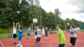 PIERWSZE KOLONIE TWOJEGO DZIECKA? NIE MA SIĘ CZEGO BAĆ! - Rodzice boją się wysłać dziecko na kolonie czy obóz po raz pierwszy. Bo jak sobie poradzi, na jakiego opiekuna trafi, jacy będą koledzy?