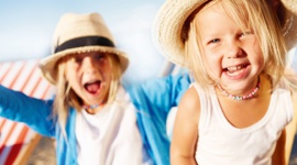 Letnia plaża w VIVO! Stalowa Wola - Nadmorski klimat w mieście? VIVO! zaprasza wszystkich mieszkańców Stalowej Woli spragnionych wakacyjnego relaksu do swojego centrum handlowego. W ostatnim czasie pojawiła się tu letnia plaża oraz komfortowa strefa chill-out z wygodnymi leżakami.