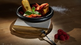 Rodzinna przygoda w kuchni, czyli jak gotować z dziećmi - Wspólne gotowanie to doskonała atrakcja dla dzieci, wyrabiająca nowe umiejętności i nawyki żywieniowe. Wystarczy odrobina kreatywności oraz nowoczesne sprzęty kuchenne, aby przygotowywanie posiłków z dziećmi było bezpieczne i pełne uciechy.