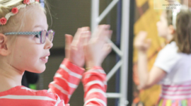 DLACZEGO WARTO ZAPISAĆ DZIECKO NA ZAJĘCIA POZALEKCYJNE DO SZKOŁY TAŃCA? - Zajęcia pozalekcyjne to doskonały sposób na urozmaicenie dnia dziecka. Uczęszczając na nie, nasza pociecha ma okazję rozwijać swoje pasje i zainteresowania, nawiązywać nowe znajomości oraz kształtować swoje umiejętności bez codziennej szkolnej presji.