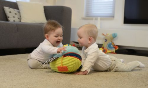 Radość połączona z pobudzaniem rozwoju. Dlaczego zabawki sensoryczne są ważne?