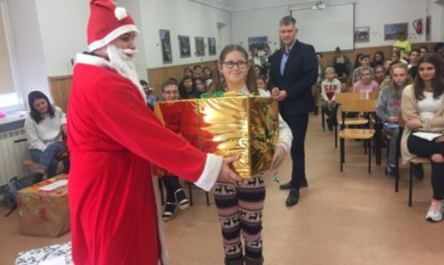 Białostoccy uczniowie obdarowali potrzebujące dzieci