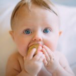 Jak zachęcić niemowlę do poznawania różnorodnych smaków?