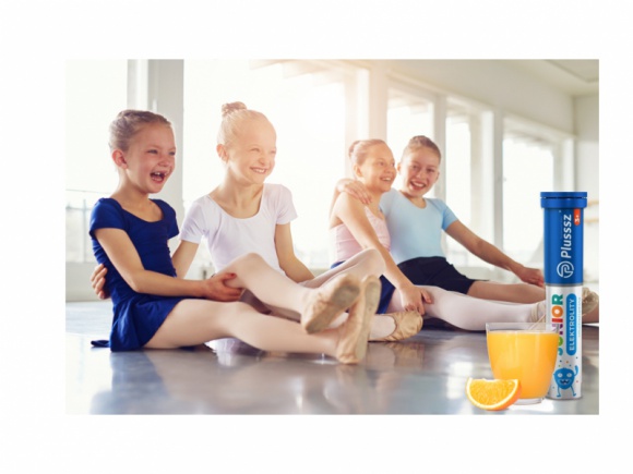 Elektrolity tylko latem? Obalamy mity! - Wszyscy wiemy, że lato to czas, w którym należy pamiętać o uzupełnianiu elektrolitów. Wszak wysoka temperatura powoduje, że się odwadniamy, a przez to osłabiamy organizm. A to nie jedyna sytuacja, w której trzeba pamiętać o tych ważnych składnikach.