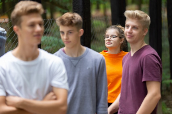 Pokolenie Z: uczy się, studiuje, wchodzi na rynek pracy. A jak lubi odpoczywać? - Najstarsi przedstawiciele pokolenia Z skończą w tym roku 25 lat. Nazywani są również generacją C od angielskiego słowa connected, odnoszącego się do ich przyzwyczajeń – ciągłego dostępu do informacji, „podłączenia” do mediów i budowania relacji on-line.