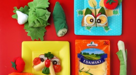 Gotowanie z dziećmi - jak zaangażować najmłodszych do wspólnego gotowania? - Chcesz zaangażować swoje dzieci do wspólnego przyrządzania posiłków? Najlepiej zacznij angażować je w gotowanie już od małego. Przedstawiamy listę czynności dostosowanych do wieku i umiejętności maluchów.