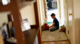 UNICEF Polska alarmuje: Rośnie skala zjawiska przemocy domowej wobec dzieci - Wraz z ograniczeniami i zaostrzeniami wynikającymi z pandemii koronawirusa, zarówno w Polsce, jak i w innych krajach zmagających się z COVID-19, znacząco nasila się zjawisko przemocy domowej. W szczególnie trudnej sytuacji znalazły się dzieci.