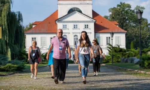 Dlaczego warto spędzić rodzinne wakacje z angielskim w Polsce?
