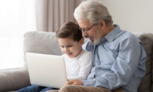 Międzypokoleniowa nauka angielskiego przez internet