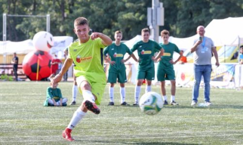 Biedronka oklaskuje nowych Mistrzów Polski w Piłce Nożnej