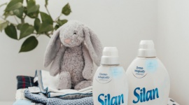 Pierwsze ubranka dla Twojego dziecka i Waszej planety - Wyprawka dla noworodka – to temat, który wiąże się z mnóstwem radości, ale też rodzi wiele pytań, zwłaszcza w przypadku debiutantek w roli mamy. Jakie ubranka przygotować? Nowe czy używane? I wreszcie – jak dbać o ubranka, aby posłużyły jak najdłużej?