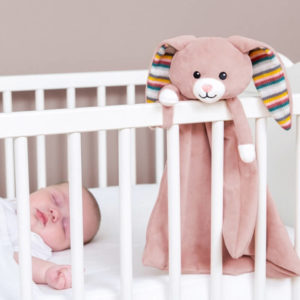 Przytulanka-szumiaca-krolik-Becky-Zazu-1 Szumiąca przytulanka na spokojny sen maluszka